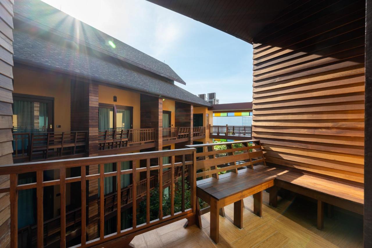 At Gate Thaphae Hotel Чиангмай Экстерьер фото