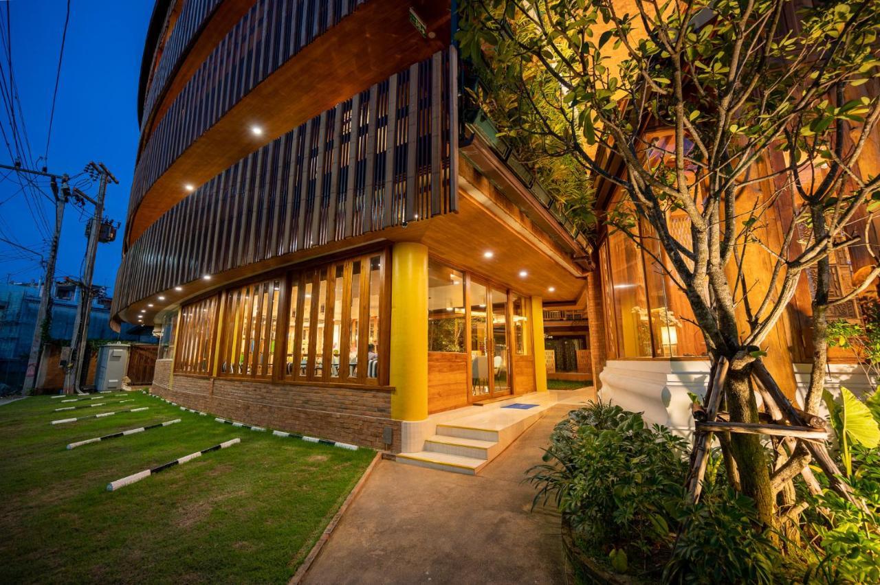 At Gate Thaphae Hotel Чиангмай Экстерьер фото