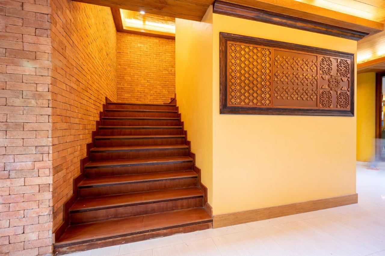 At Gate Thaphae Hotel Чиангмай Экстерьер фото