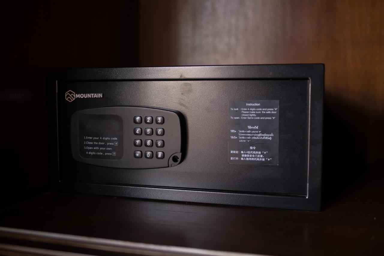 At Gate Thaphae Hotel Чиангмай Экстерьер фото