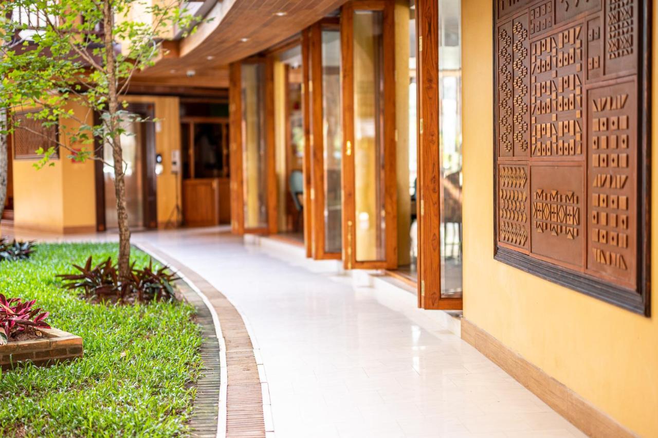 At Gate Thaphae Hotel Чиангмай Экстерьер фото
