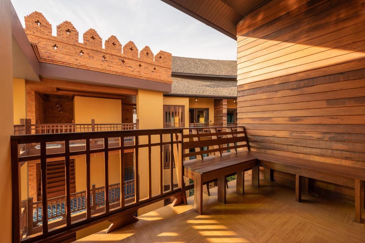 At Gate Thaphae Hotel Чиангмай Экстерьер фото