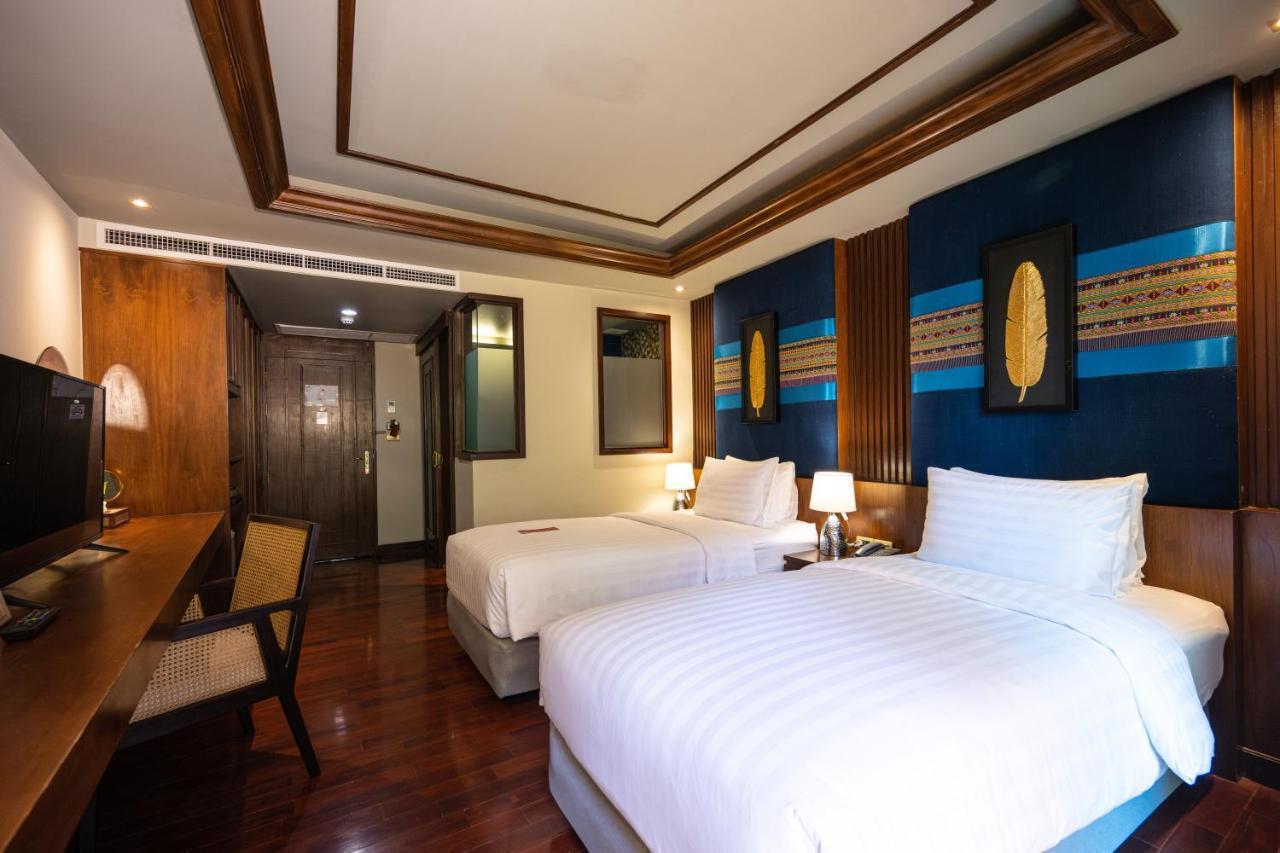 At Gate Thaphae Hotel Чиангмай Экстерьер фото