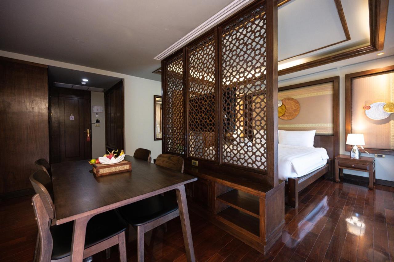 At Gate Thaphae Hotel Чиангмай Экстерьер фото