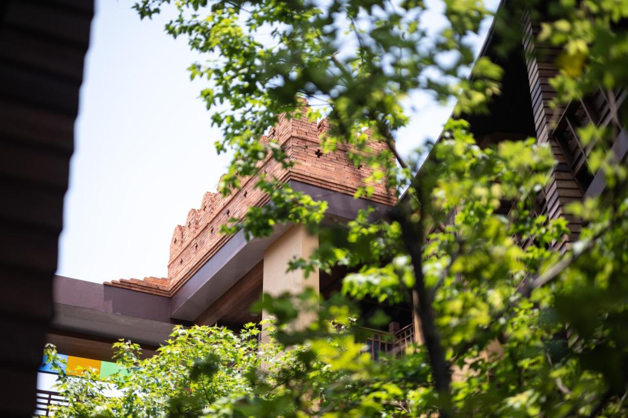 At Gate Thaphae Hotel Чиангмай Экстерьер фото