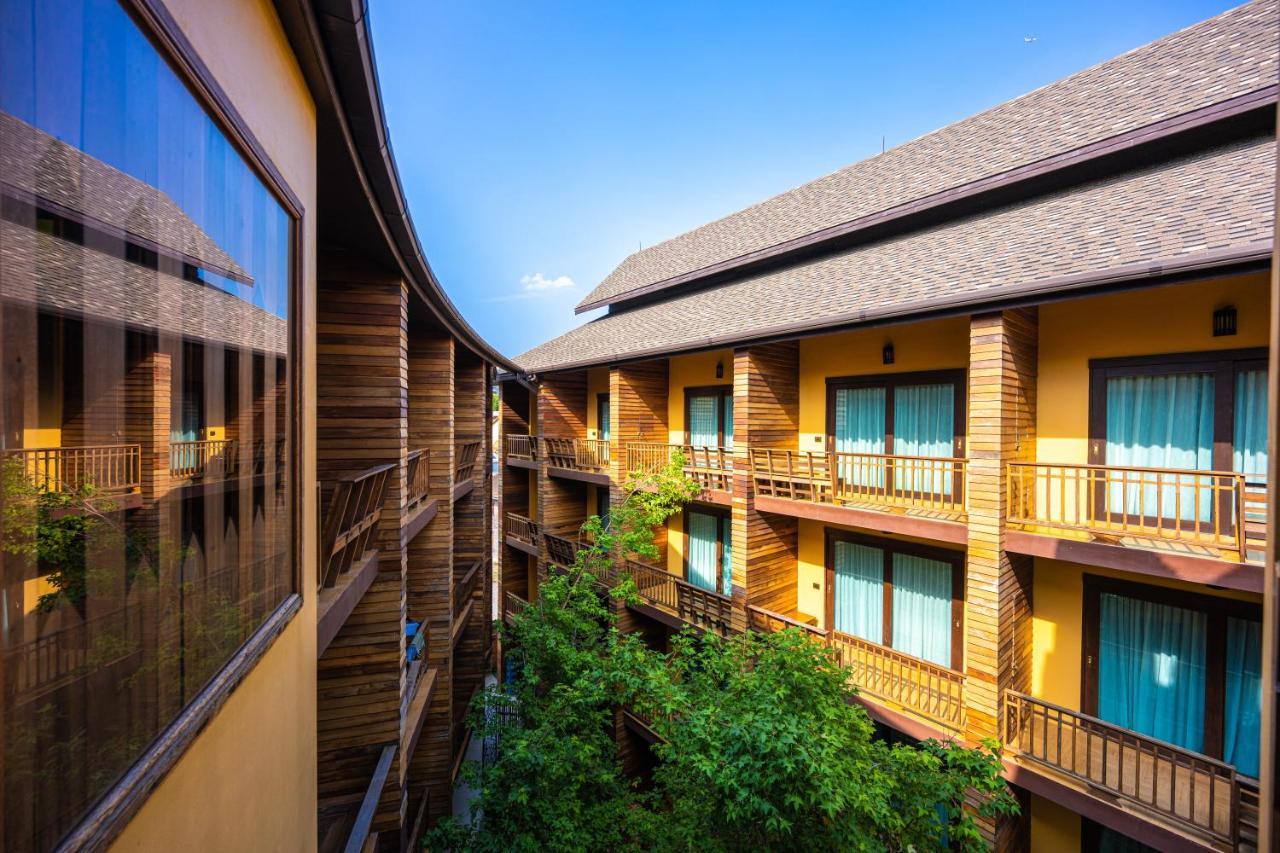 At Gate Thaphae Hotel Чиангмай Экстерьер фото