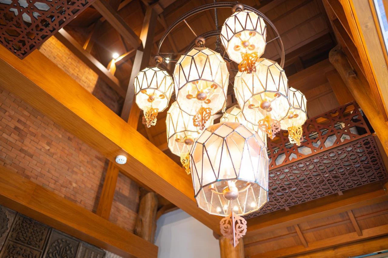 At Gate Thaphae Hotel Чиангмай Экстерьер фото