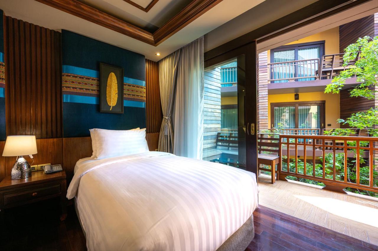 At Gate Thaphae Hotel Чиангмай Экстерьер фото