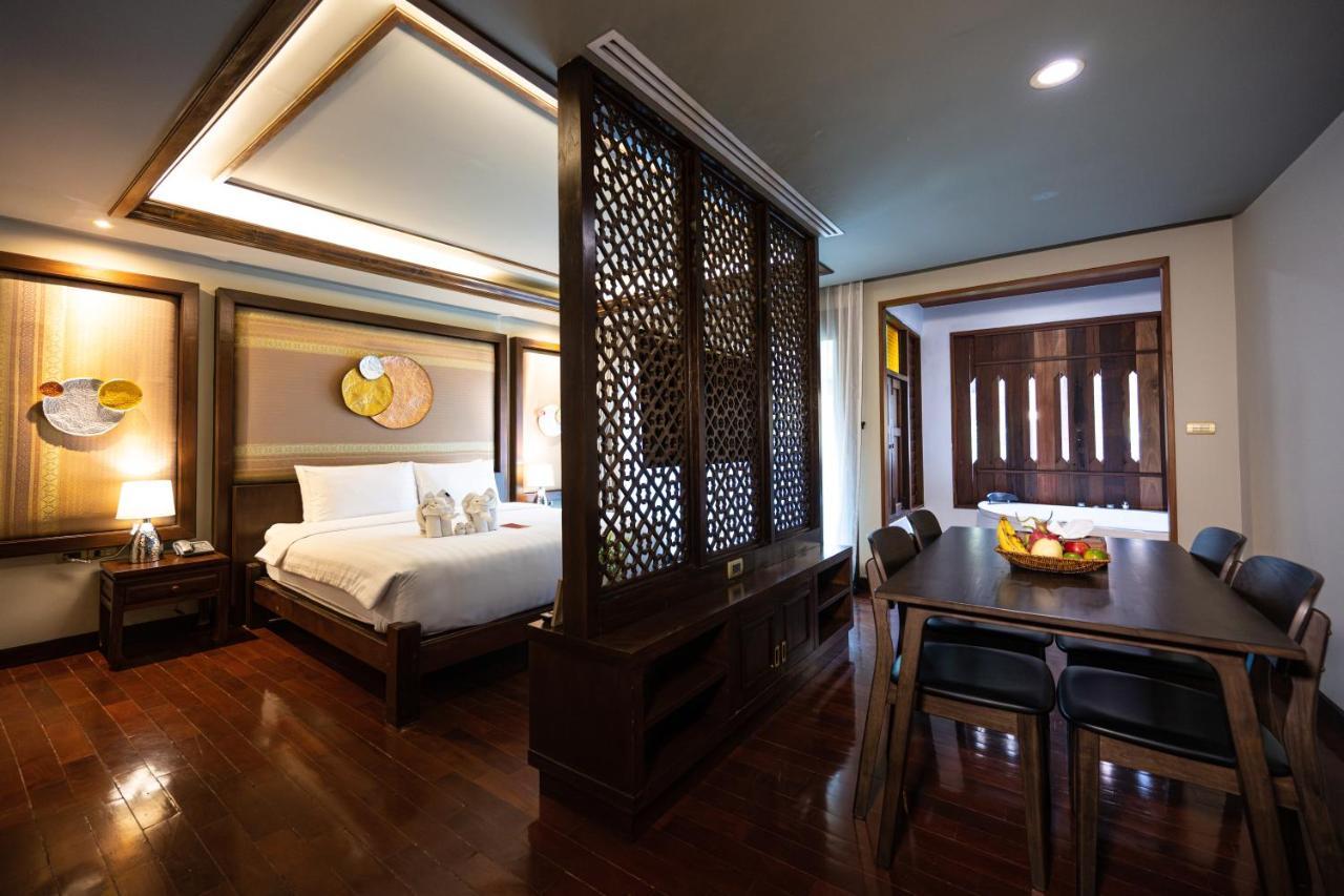 At Gate Thaphae Hotel Чиангмай Экстерьер фото